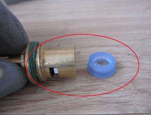 水龍頭滴水怎么處理？看步驟圖跟著老師傅一步步操作一下吧！