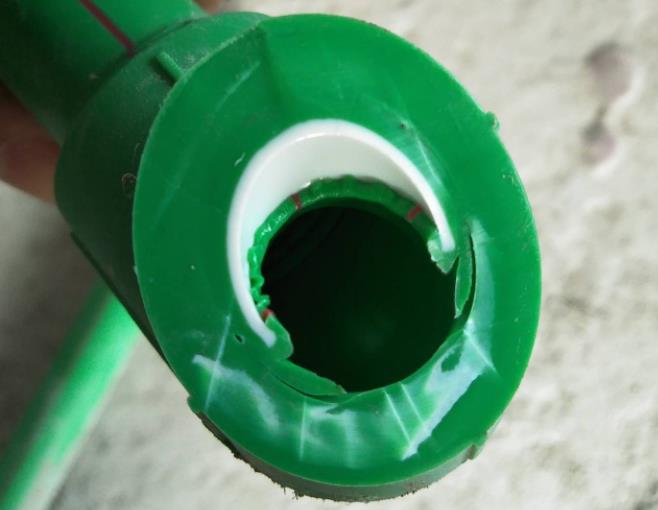 PPR沒(méi)有焊成雙眼皮會(huì)漏水嗎?截?cái)嗪笪艺痼@了! PPR沒(méi)有焊成雙眼皮會(huì)漏水嗎?截?cái)嗪笪艺痼@了!