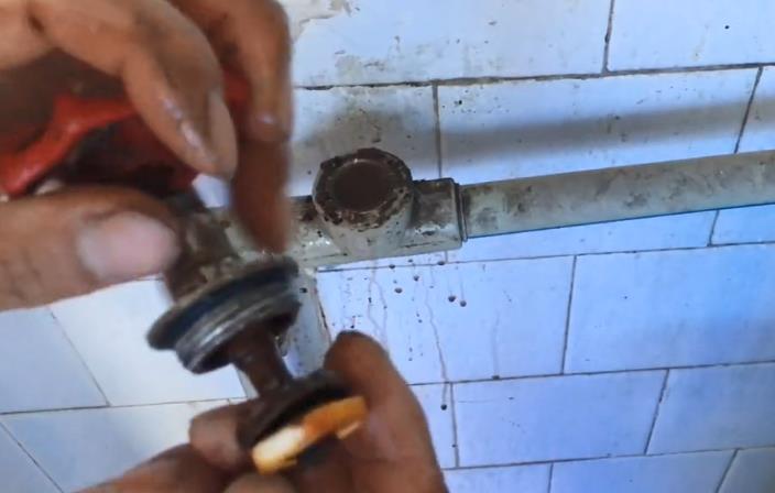 水管閥門(mén)拆卸步驟圖,老師傅全程圖解怎么換! 水管閥門(mén)拆卸步驟圖,老師傅全程圖解怎么換!