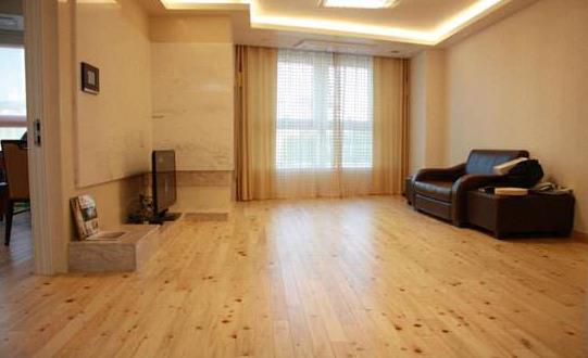 地暖能鋪實木地板么?你應(yīng)該要規(guī)避的二大危害! 地暖能鋪實木地板么?你應(yīng)該要規(guī)避的二大危害!