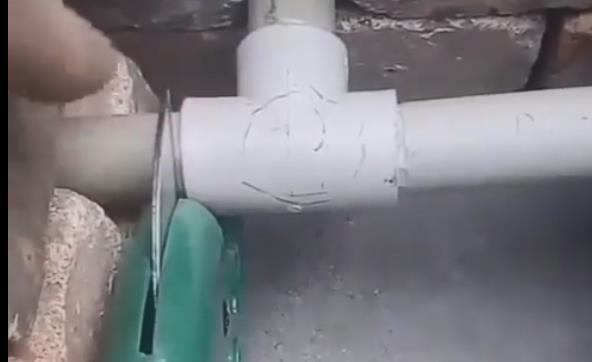 ppr三通怎么換視頻分享,老師傅竟用一個管件就解決了! ppr三通怎么換視頻分享,老師傅竟用一個管件就解決了!